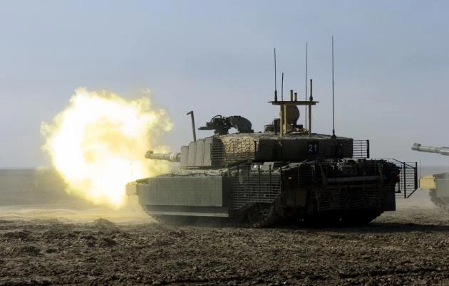 Το βρετανικό άρμα Challenger 2 πυροβολεί – ΝΑΤΟ: Τρέμει η γη